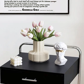 Керамични декорации в кремовом стил, вази, малки цветя, маса за декорации, цветя, комплекти за бижута