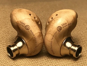Отворя единични динамични слушалки с аромат на кедрово дърво, които можете да вградите в ухото