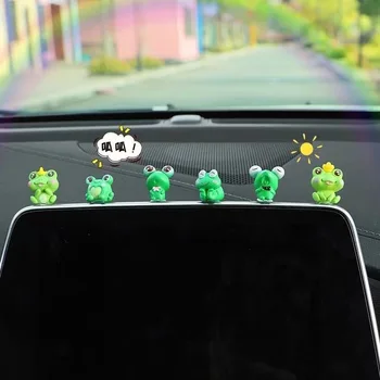 Украса за кола с принц-жаба, сладки мультяшные кукли, декорация за екрана на компютъра на централната конзола на автомобила.